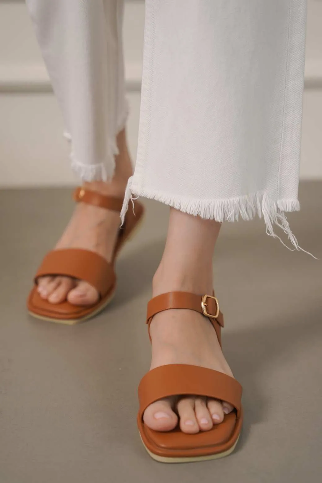 BASIC MAMA SANDALS