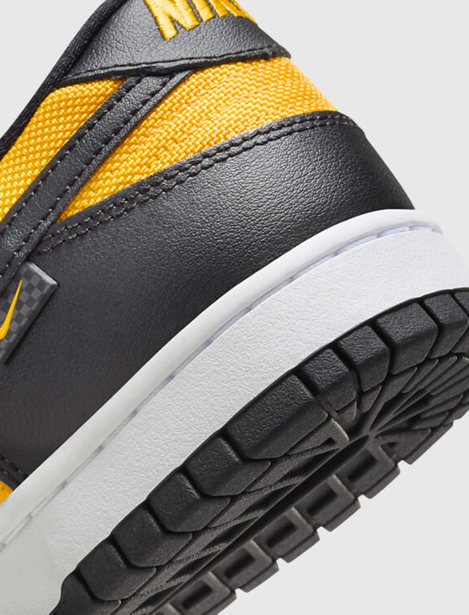 DUNK LOW "BLACK/UNIVERSITY GOLD"