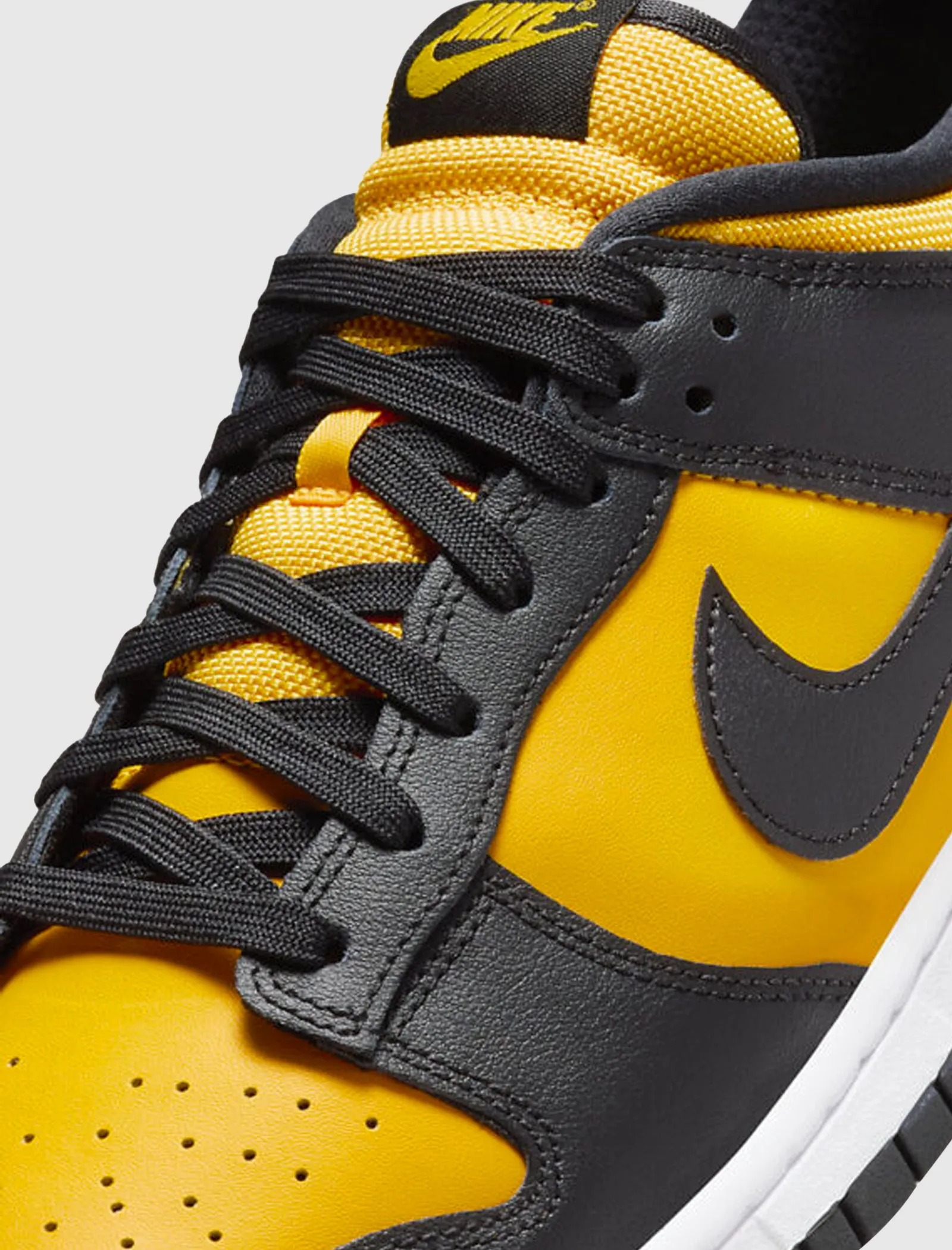 DUNK LOW "BLACK/UNIVERSITY GOLD"